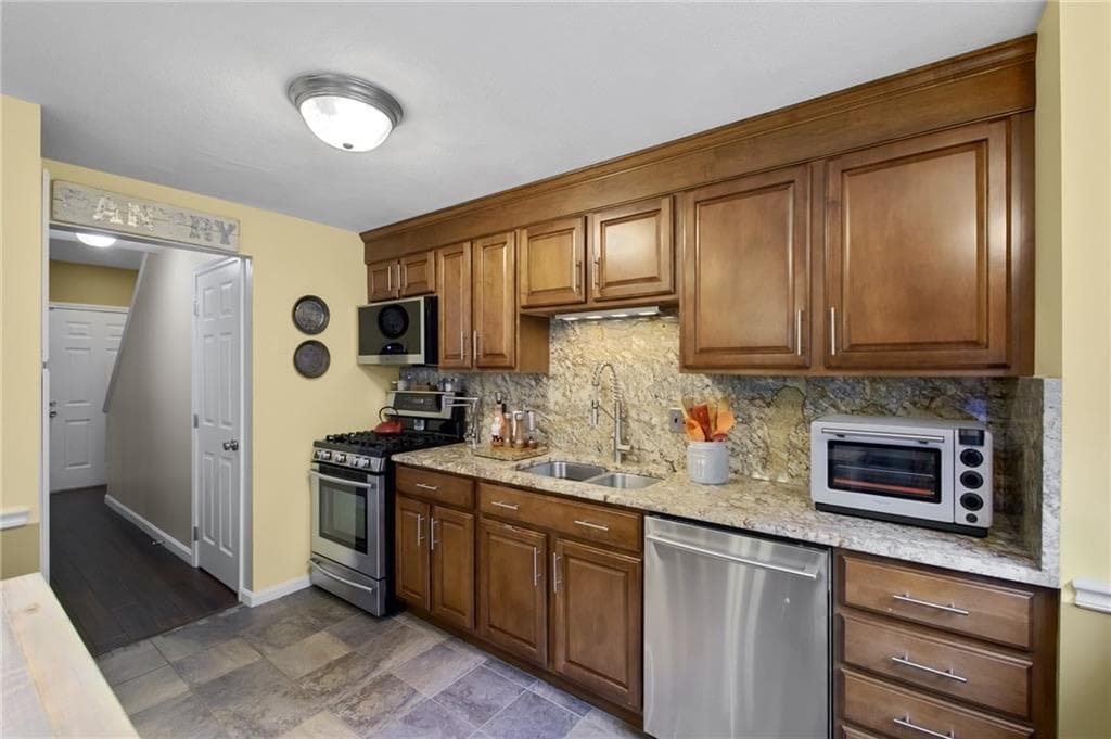 Condominium at 2304 Pinewood Drive, Smithfield, photo 4 of 26
