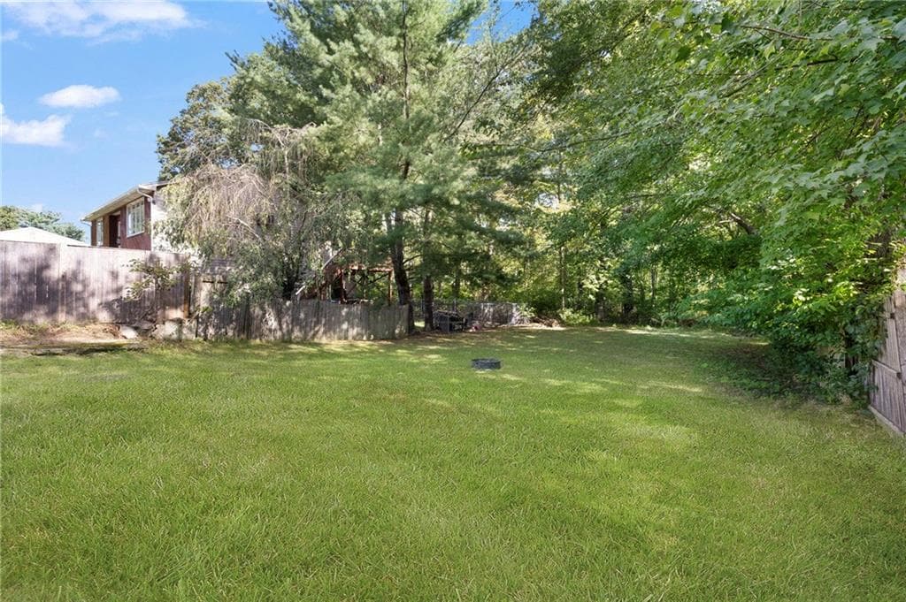 Single Family Residence at 86 Oakside Street, Warwick, photo 23 of 31