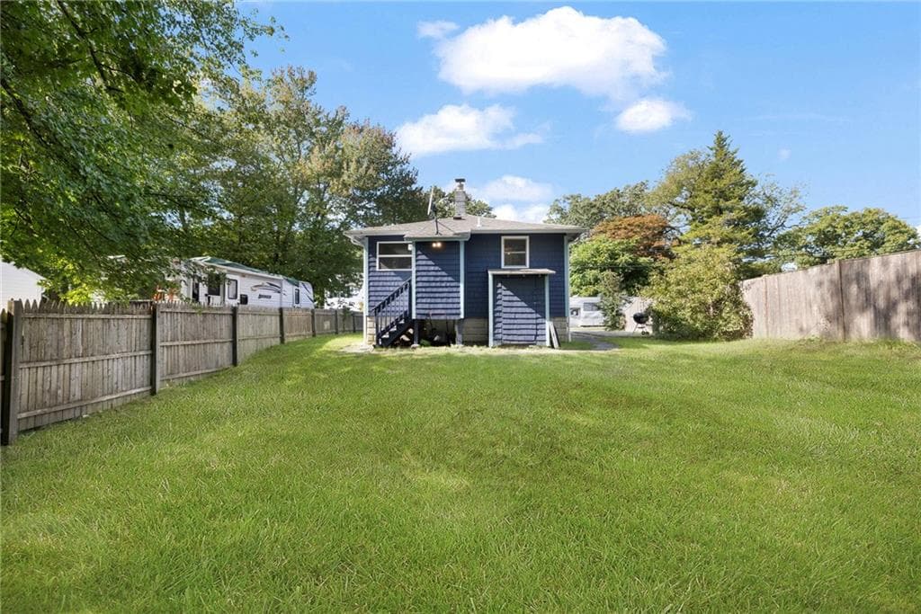 Single Family Residence at 86 Oakside Street, Warwick, photo 27 of 31