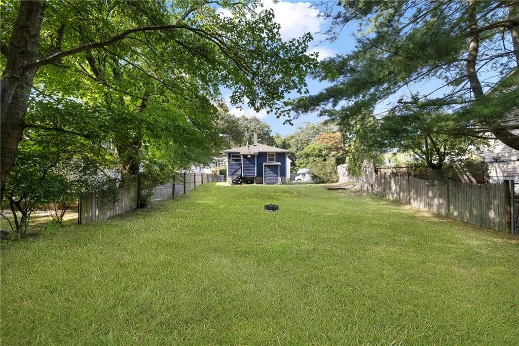 Single Family Residence at 86 Oakside Street, Warwick, photo 26 of 31