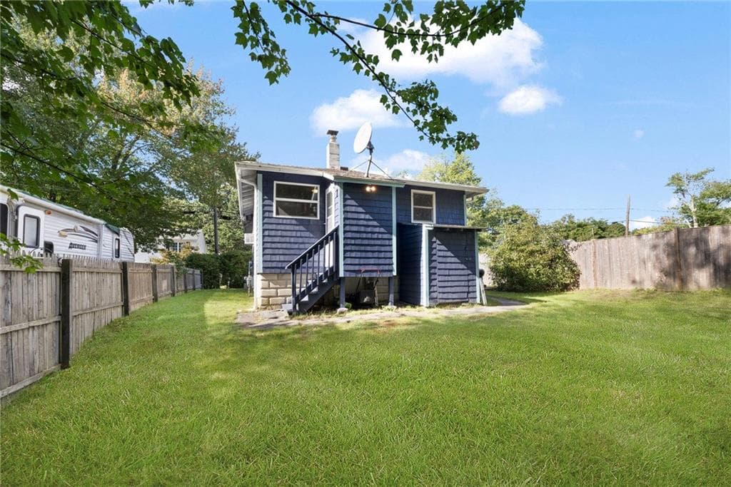 Single Family Residence at 86 Oakside Street, Warwick, photo 28 of 31