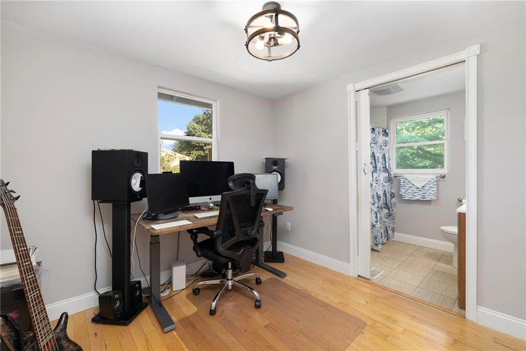 Single Family Residence at 86 Oakside Street, Warwick, photo 19 of 31