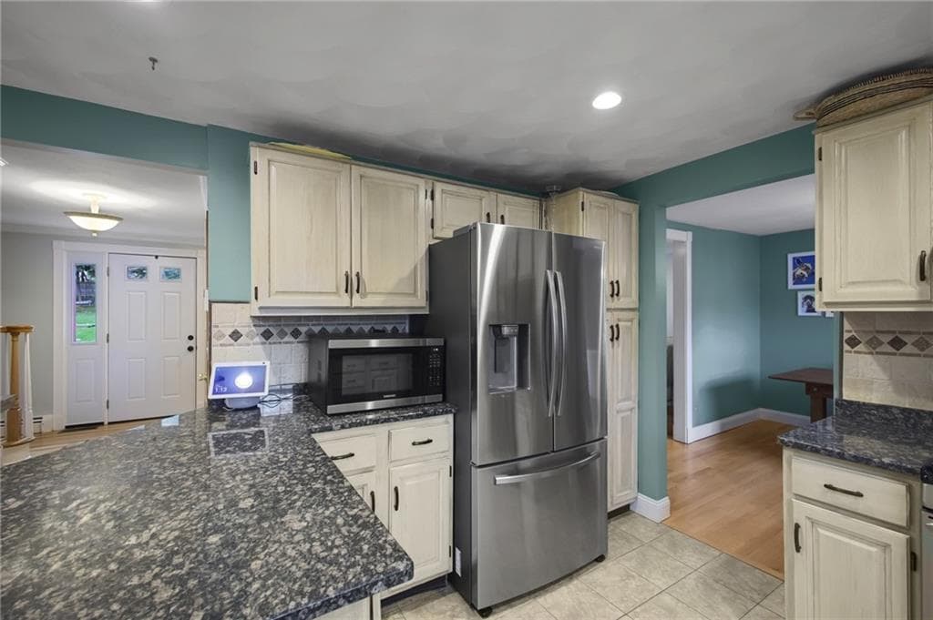 Single Family Residence at 39 Whispering Pines, Cumberland, photo 17 of 48