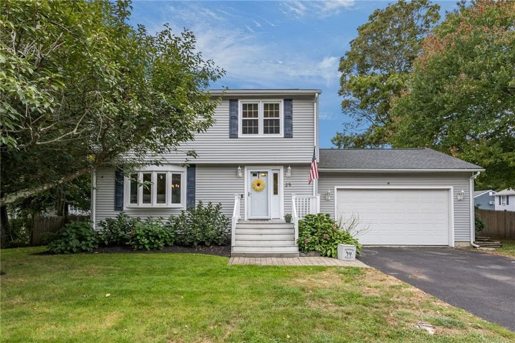 Single Family Residence at 39 Whispering Pines, Cumberland, photo 4 of 48