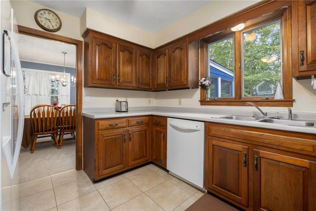 Single Family Residence at 326 Pine Hill Road, South Kingstown, photo 11 of 50