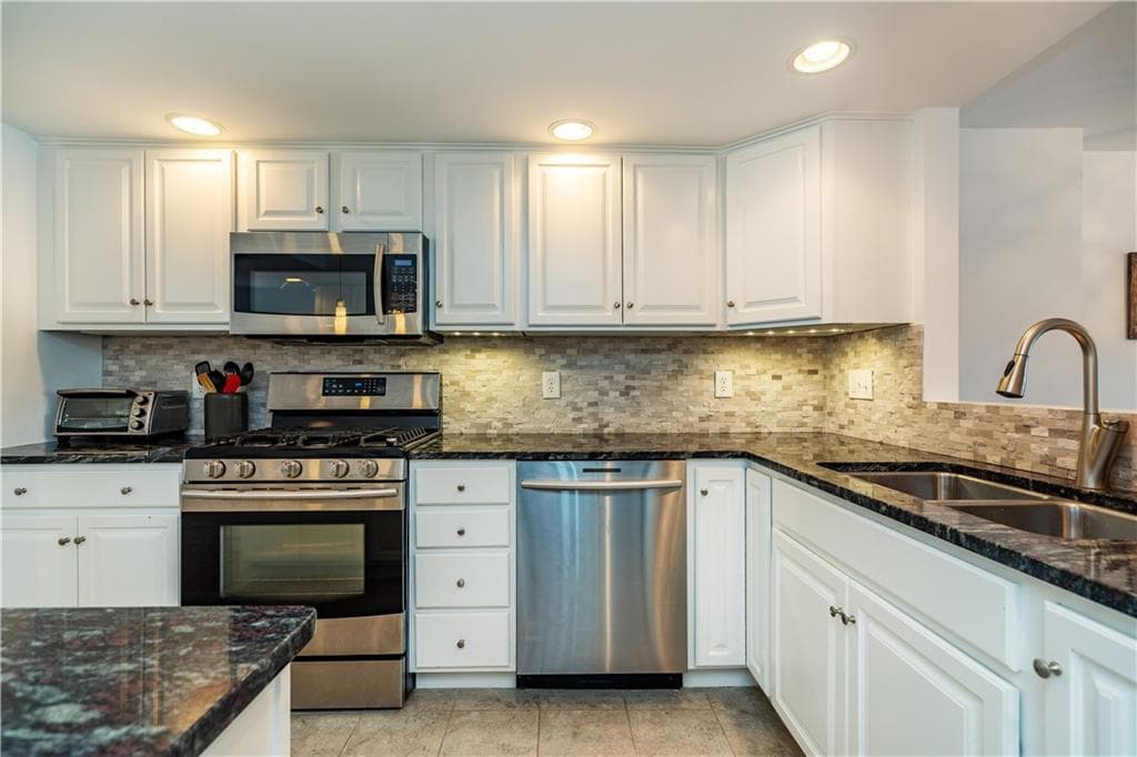 Condominium at 152 Crompton Avenue UNIT 18, East Greenwich, photo 12 of 43