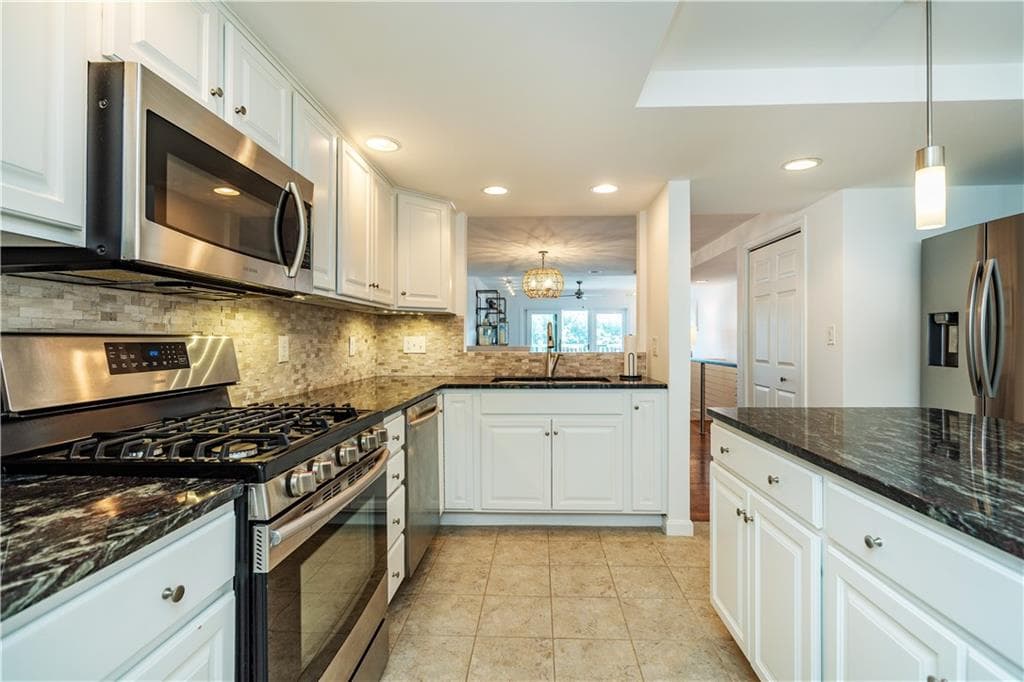 Condominium at 152 Crompton Avenue UNIT 18, East Greenwich, photo 11 of 43
