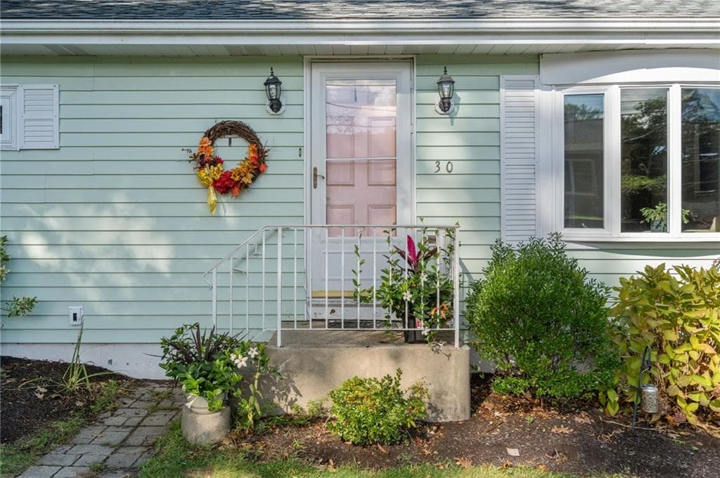 Single Family Residence at 30 Lockwood Road, Cumberland, photo 5 of 42