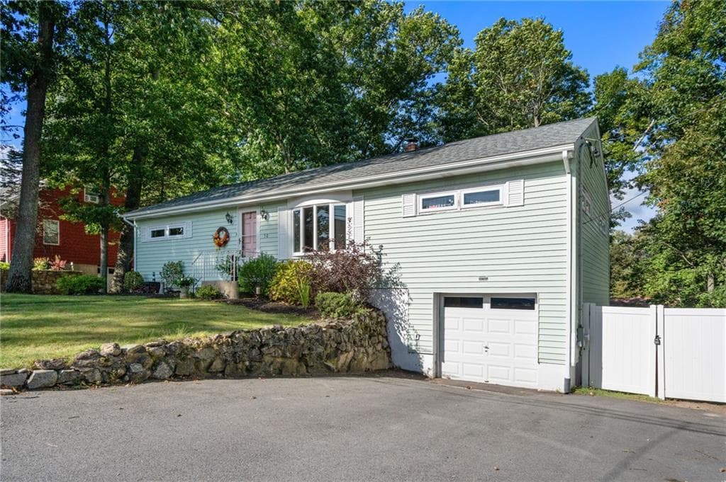 Single Family Residence at 30 Lockwood Road, Cumberland, photo 4 of 42