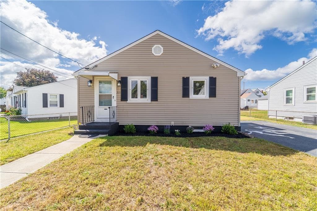 Single Family Residence at 315 Rhode Island Avenue, Pawtucket, photo 20 of 28