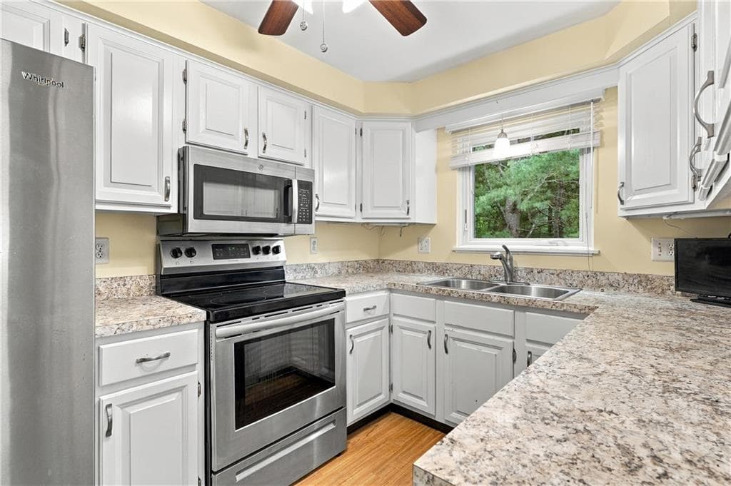 Condominium at 127 Pleasant View Avenue UNIT 40, Smithfield, photo 11 of 32