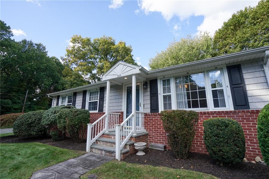 Single Family Residence at 145 Stonedale Road, Warwick, photo 2 of 45