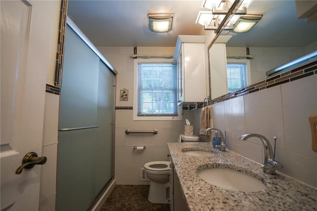 Single Family Residence at 145 Stonedale Road, Warwick, photo 22 of 45