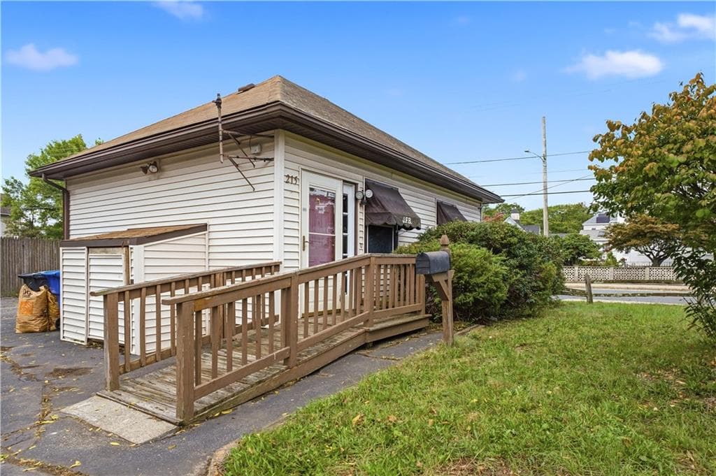 Single Family Residence at 215 Waterman Avenue, East Providence, photo 7 of 12