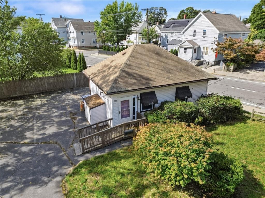 215 Waterman Avenue
