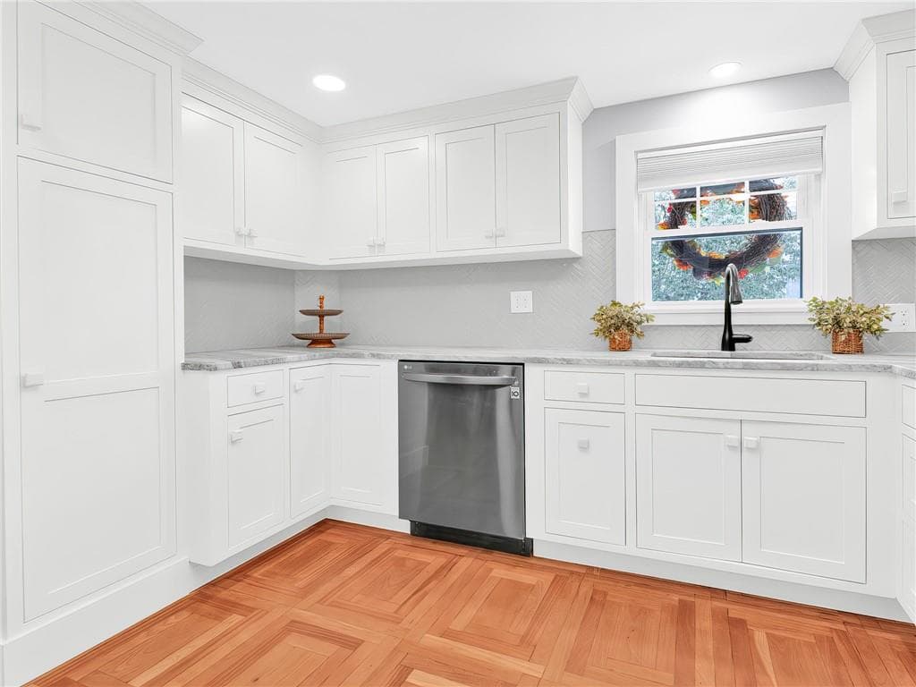 Single Family Residence at 53 Audubon Avenue, North Providence, photo 10 of 33
