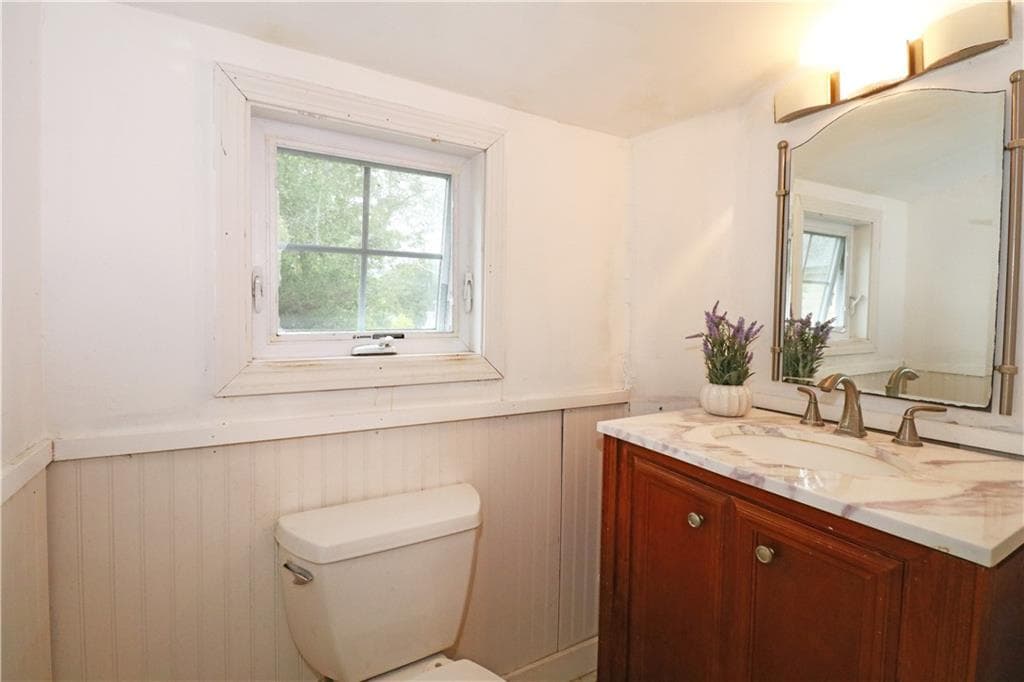 Single Family Residence at 12 Beacon Terrace, Middletown, photo 27 of 28