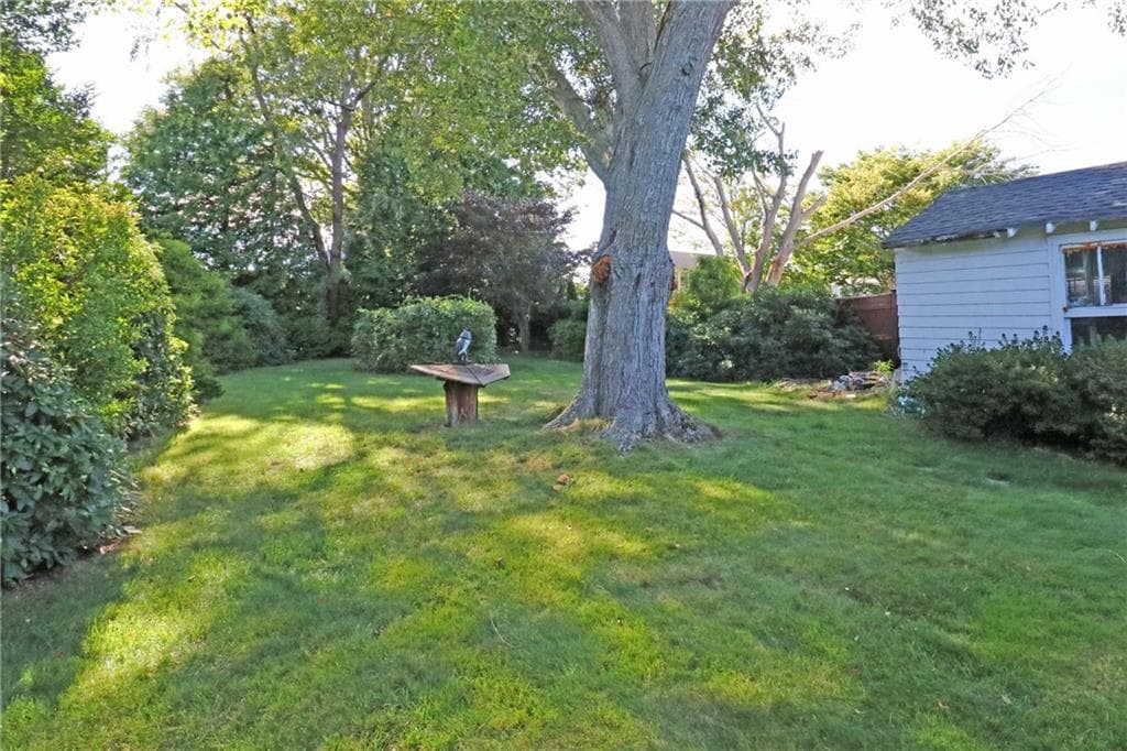 Single Family Residence at 12 Beacon Terrace, Middletown, photo 6 of 28