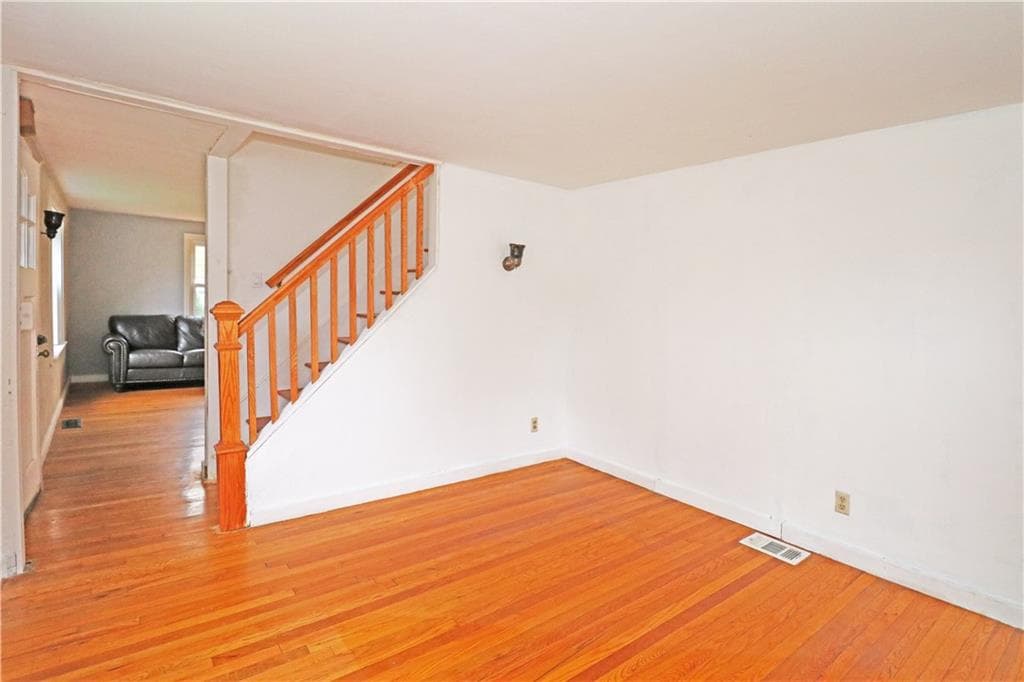 Single Family Residence at 12 Beacon Terrace, Middletown, photo 13 of 28