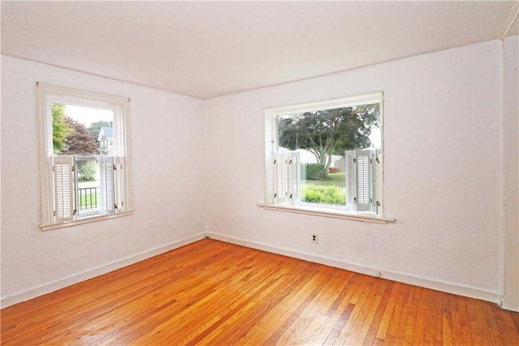 Single Family Residence at 12 Beacon Terrace, Middletown, photo 12 of 28