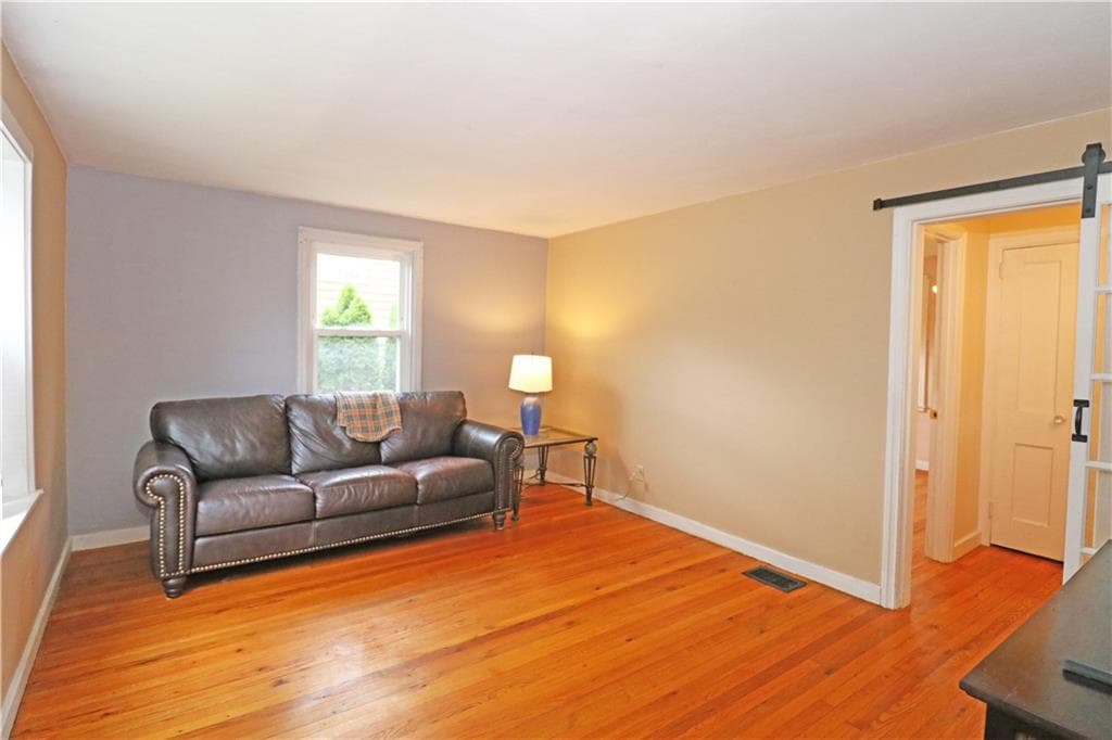 Single Family Residence at 12 Beacon Terrace, Middletown, photo 9 of 28