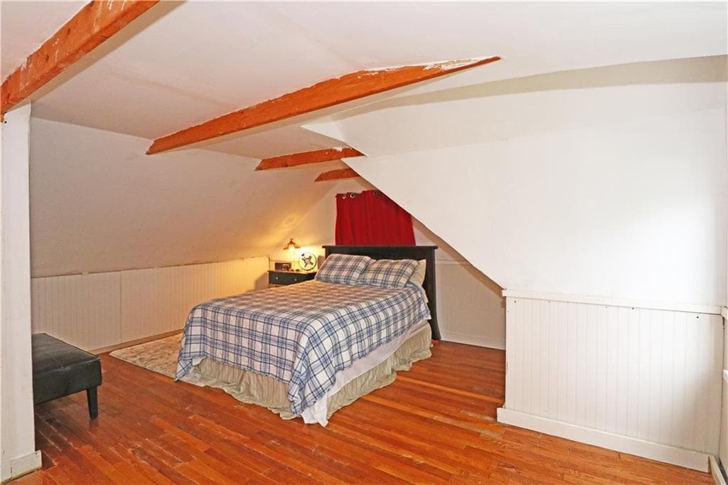 Single Family Residence at 12 Beacon Terrace, Middletown, photo 24 of 28