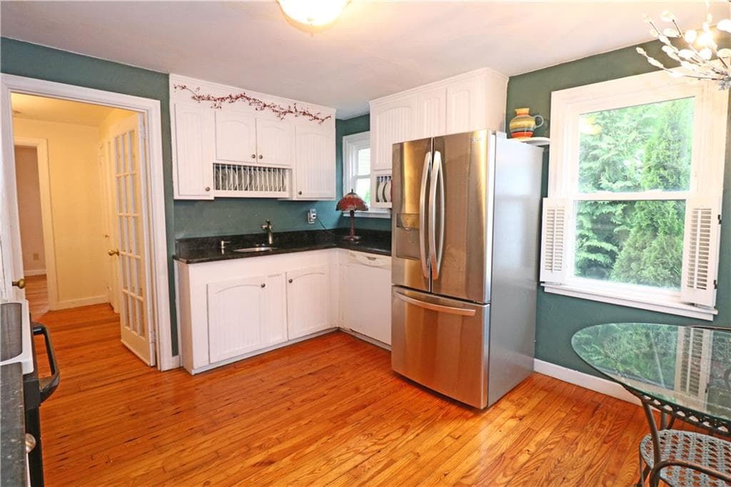 Single Family Residence at 12 Beacon Terrace, Middletown, photo 18 of 28