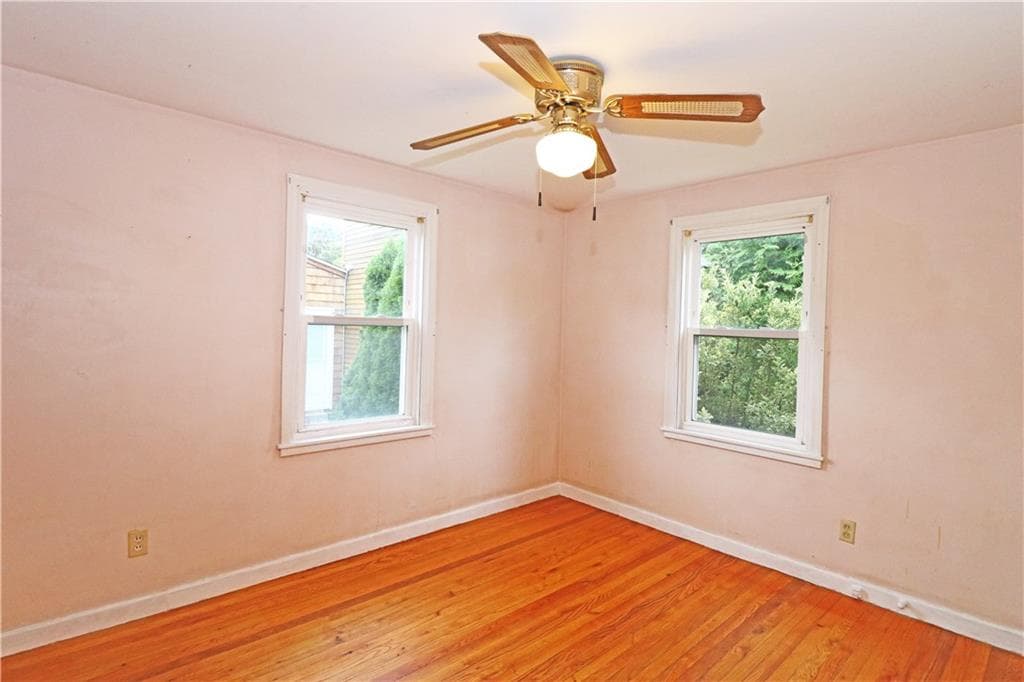 Single Family Residence at 12 Beacon Terrace, Middletown, photo 21 of 28