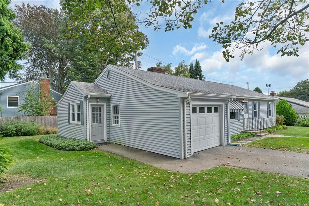 Single Family Residence at 3 Collins Terrace, Middletown, photo 3 of 49