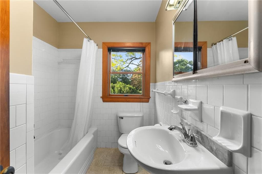Single Family Residence at 500 Laten Knight Road, Cranston, photo 19 of 27