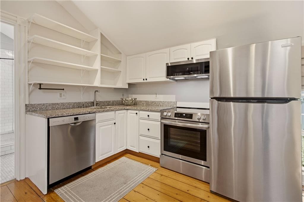 Condominium at 20 Berkeley Avenue UNIT 5, Newport, photo 6 of 17