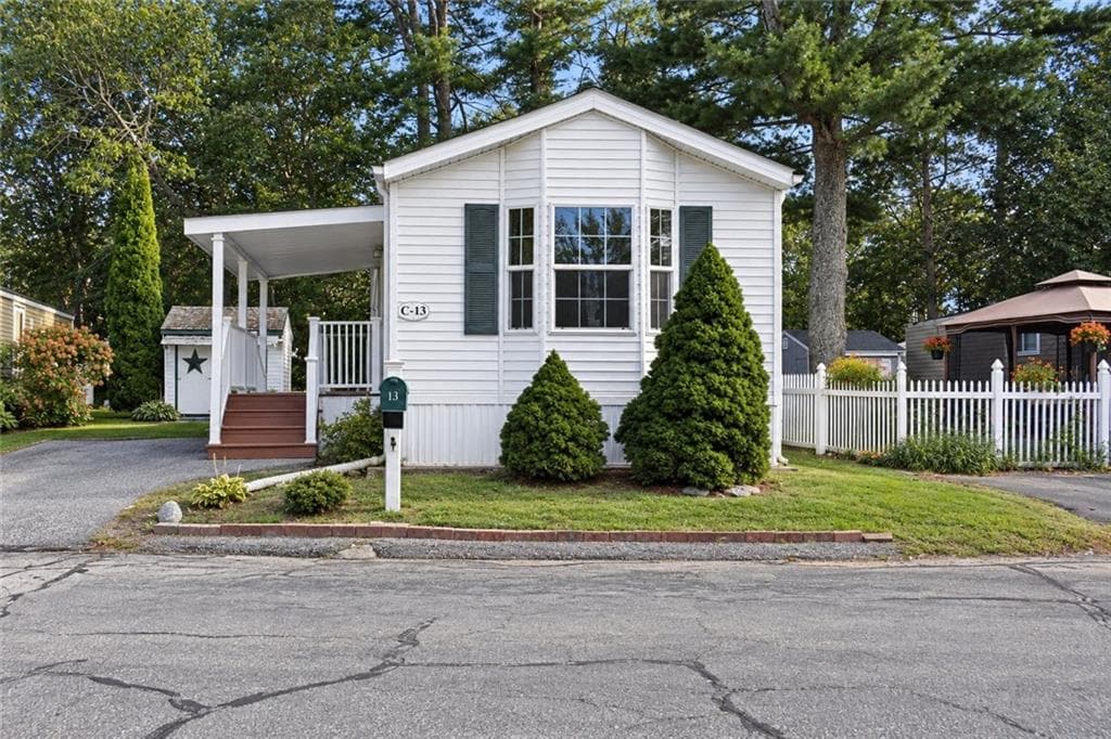 Single Family Residence at North Kingstown, photo 3 of 17
