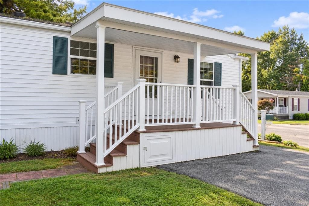 Single Family Residence at North Kingstown, photo 5 of 17