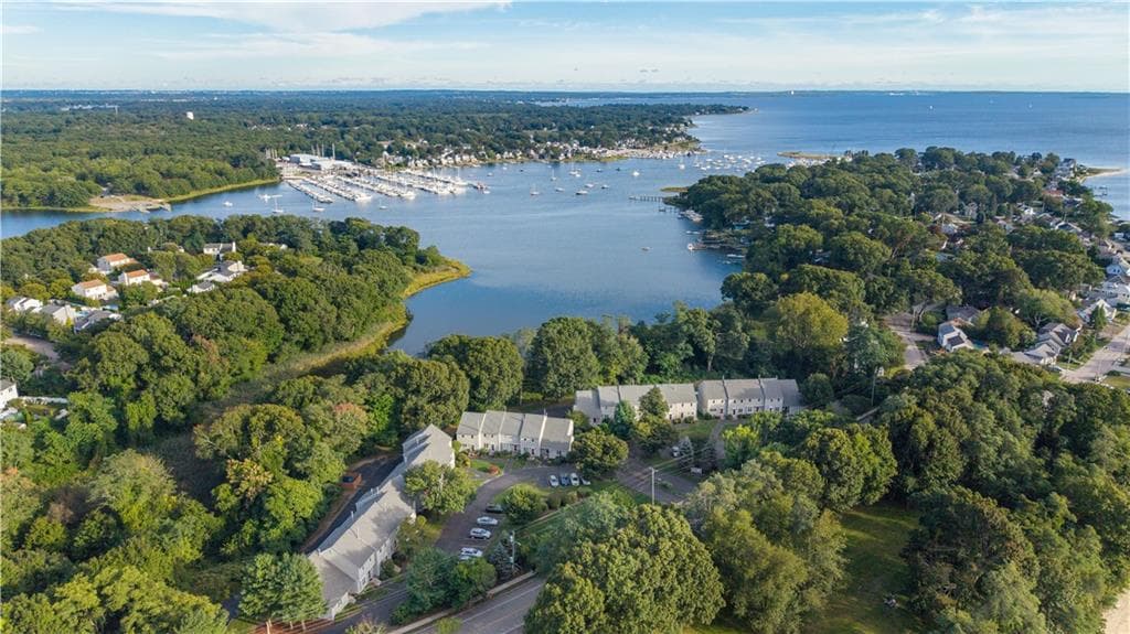 Condominium at 870 Bullocks Point Avenue, East Providence, photo 8 of 12