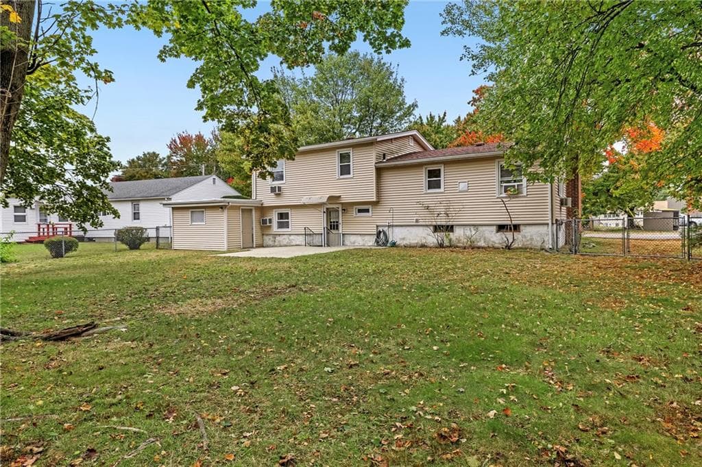 Single Family Residence at 50 Fairfax Drive, Warwick, photo 23 of 27