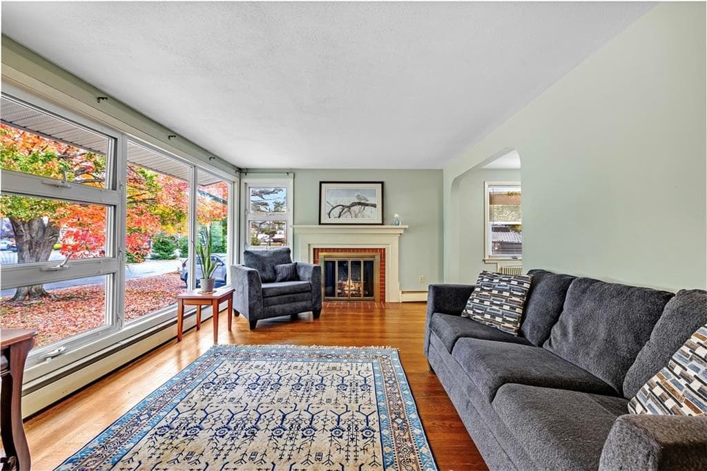 Single Family Residence at 50 Fairfax Drive, Warwick, photo 6 of 27