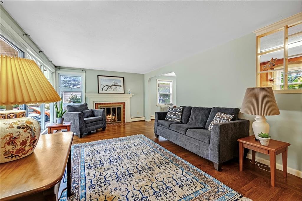 Single Family Residence at 50 Fairfax Drive, Warwick, photo 7 of 27