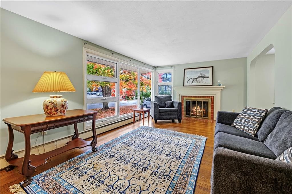 Single Family Residence at 50 Fairfax Drive, Warwick, photo 5 of 27
