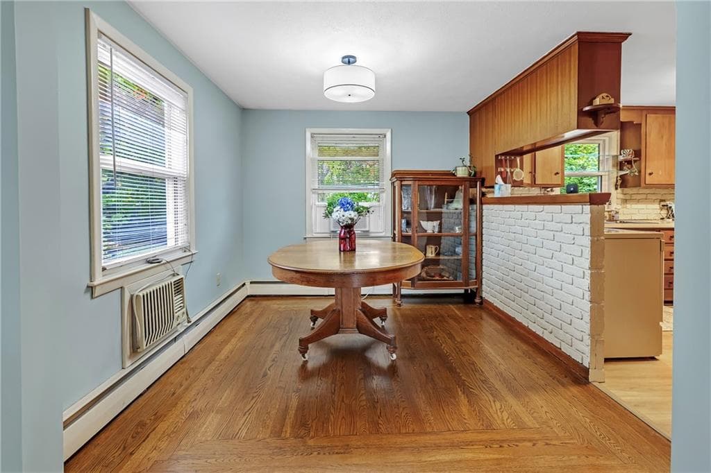 Single Family Residence at 50 Fairfax Drive, Warwick, photo 9 of 27