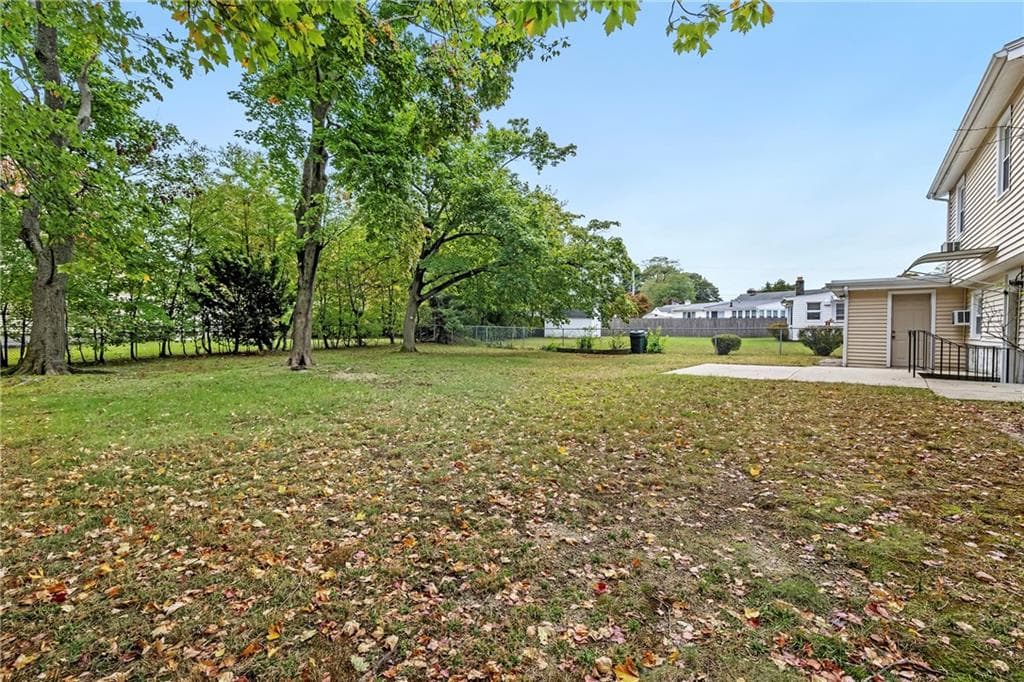 Single Family Residence at 50 Fairfax Drive, Warwick, photo 24 of 27
