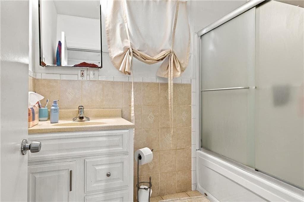 Single Family Residence at 88 Finch Avenue, Pawtucket, photo 20 of 25