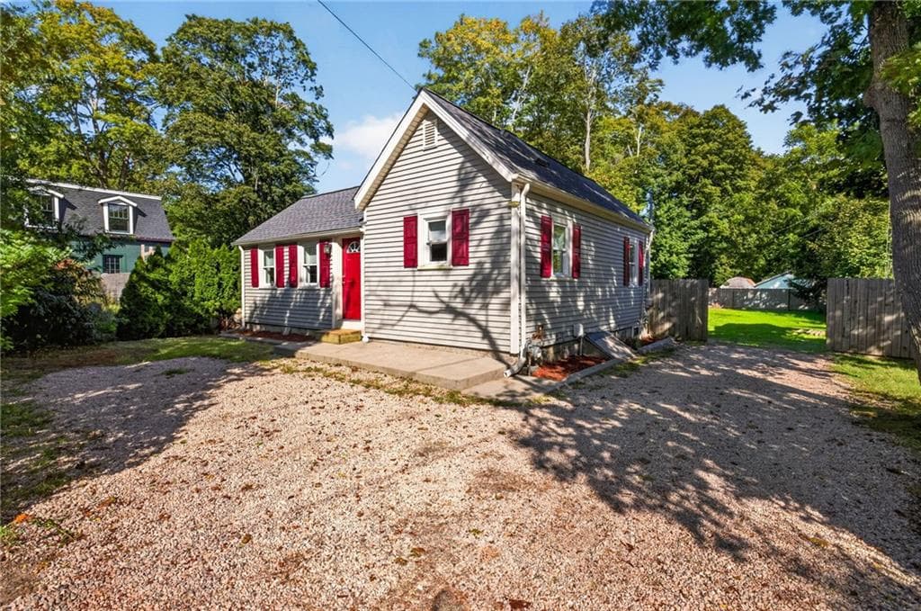 Single Family Residence at 660 Tower Hill Road, North Kingstown, photo 2 of 33