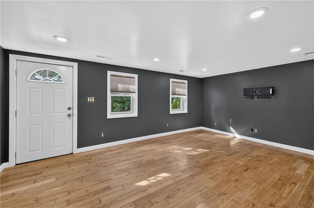 Single Family Residence at 660 Tower Hill Road, North Kingstown, photo 16 of 33