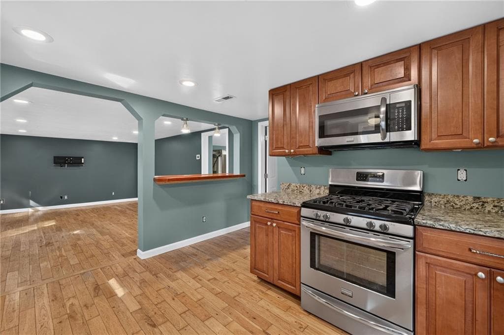 Single Family Residence at 660 Tower Hill Road, North Kingstown, photo 22 of 33