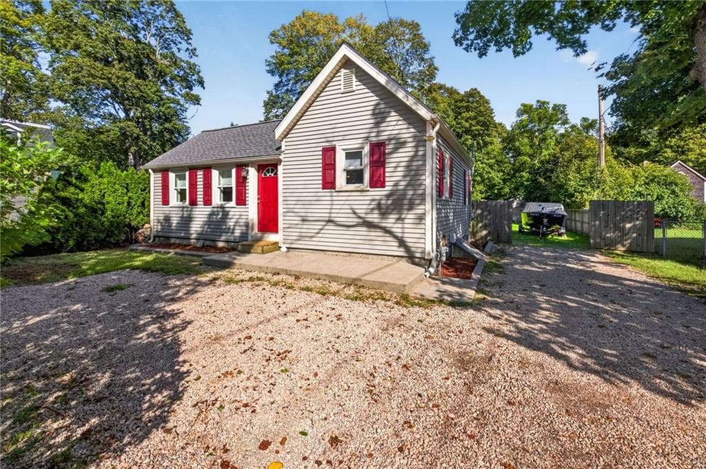 Single Family Residence at 660 Tower Hill Road, North Kingstown, photo 3 of 33