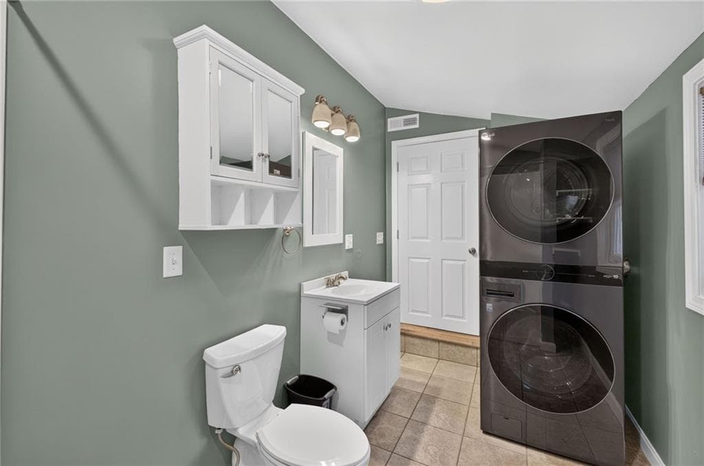 Single Family Residence at 660 Tower Hill Road, North Kingstown, photo 19 of 33