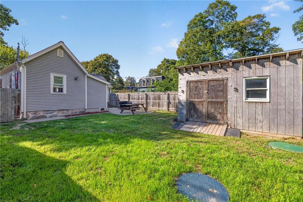Single Family Residence at 660 Tower Hill Road, North Kingstown, photo 4 of 33