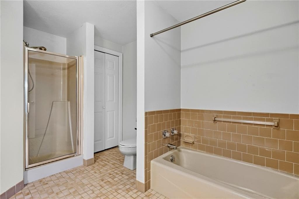 Condominium at 60 Saddle Green UNIT B, North Providence, photo 23 of 34