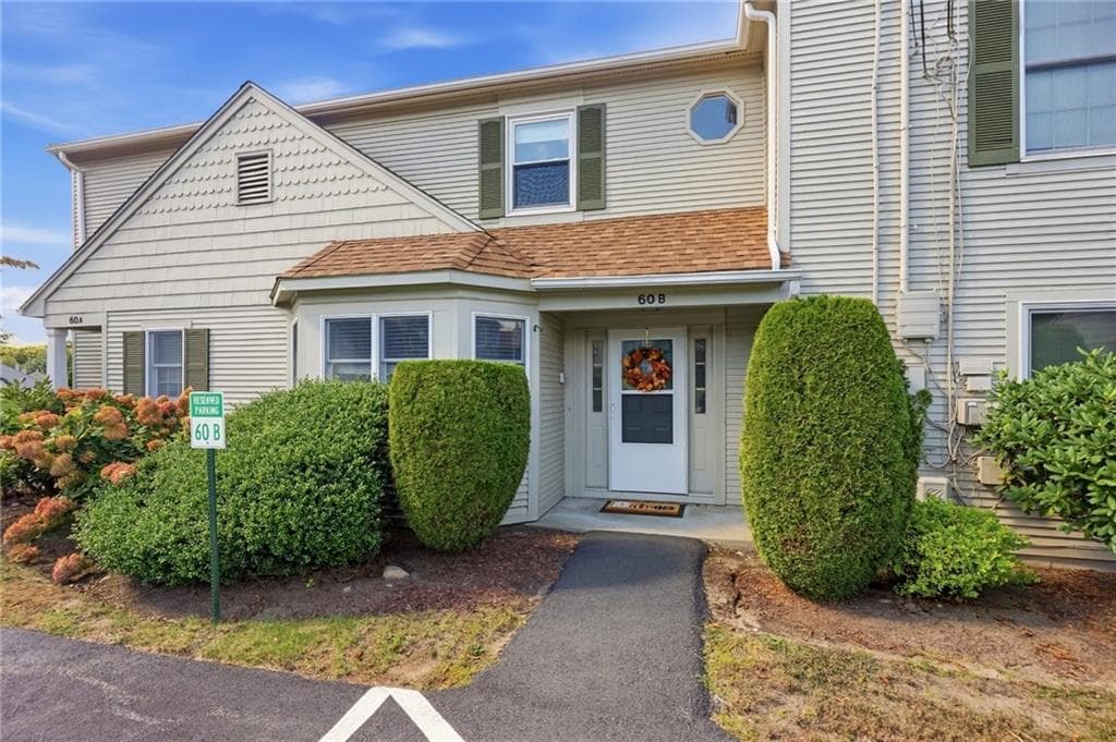 Condominium at 60 Saddle Green UNIT B, North Providence, photo 2 of 34