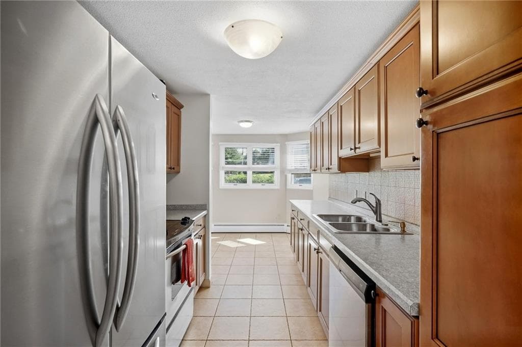 Condominium at 60 Saddle Green UNIT B, North Providence, photo 3 of 34